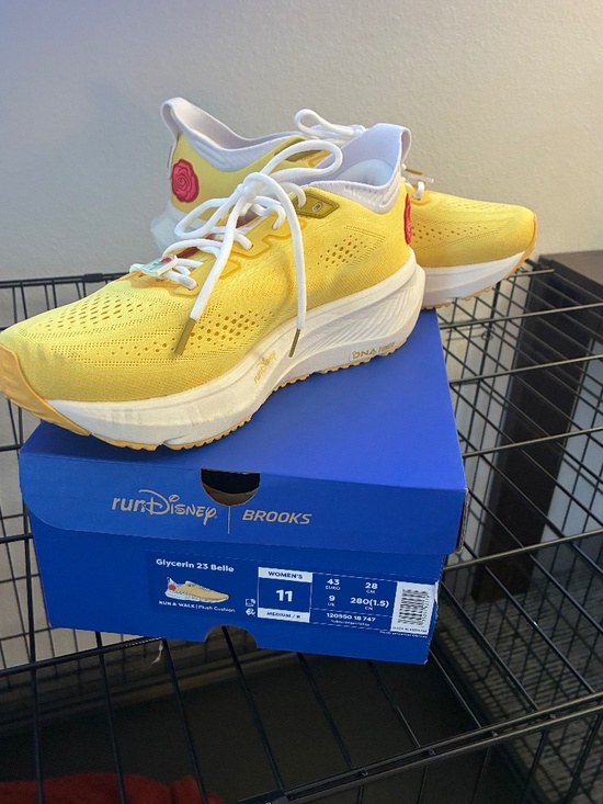 Brooks Shoes - Brooks Disney Belle